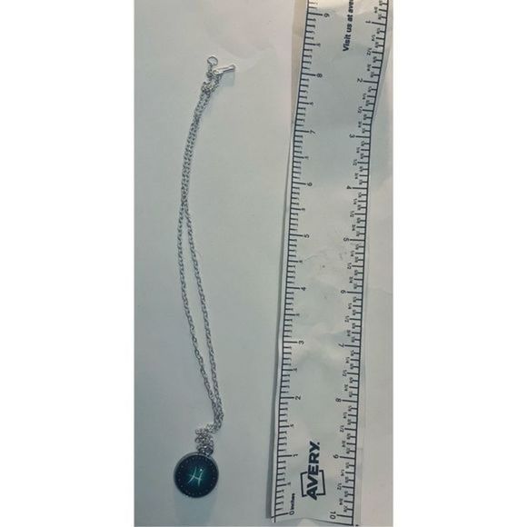 Pisces GREEN GLOW IN THE DARK ZODIAC STAR SIGN HOROSCOPE NECKLACE - Picture 7 of 13